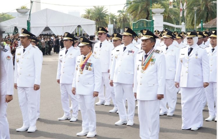 Al Haris dan Abdullah Sani saat mengikuti prosesi pelantikan di Jakarta. Foto dok Kominfo Prov Jambi
