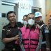 Riva Siahaan Direktur Utama PT Pertamina Patra Niaga saat akan ditahan penyidik Jampidsus Kejagung. Foto: istimewa