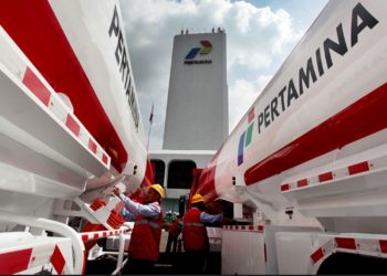 Distribusi BBM oleh Pertamina. foto:ilustrasi