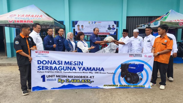 Peresmian Bengkel Satelit 
di SMK 2 Sungai Penuh. foto : yamaha