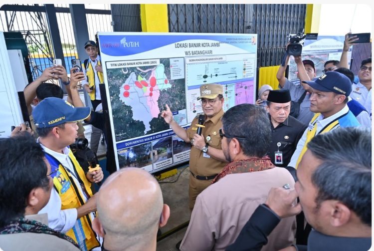 Wali Kota Jambi, dokter Maulana bersama Wakil Wali Kota Diza Hazra Aljosha dan Gubernur Jambi Al Haris, menerima kunjungan kerja (Kunker) Komisi V DPR RI. foto : humas
