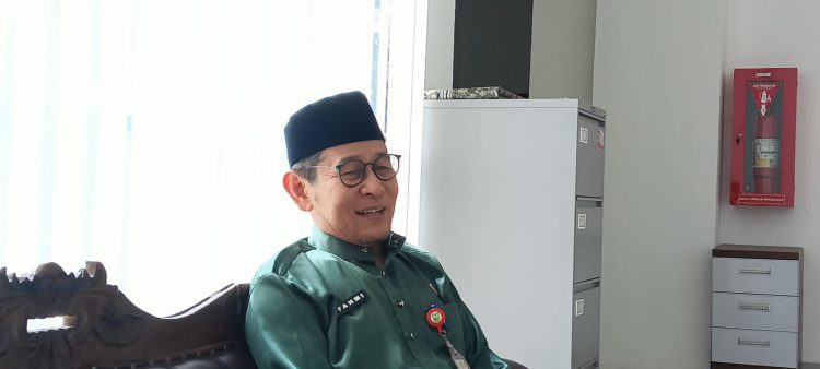 Fahmi ketika diwawancarai di kantornya, Senin (19/5/2025). foto : gmsmedia.co.id