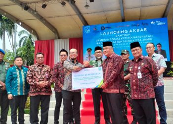 Pemerintah Kota Jambi resmi meluncurkan program bantuan Jaminan Sosial Ketenagakerjaan bagi pekerja rentan, Kamis (22/5). foto :bpjstk