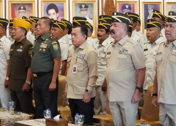 Gubernur Al Haris Dikukuhkan Menjadi Anggota Kehormatan PPAD Provinsi Jambi. foto : diskominfo