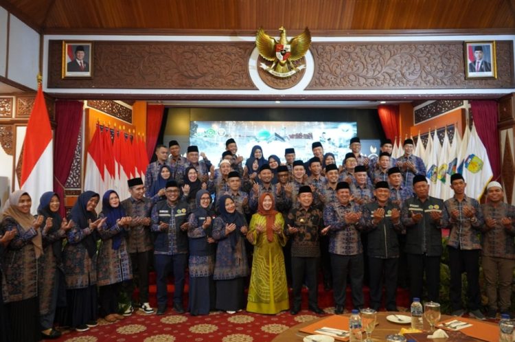 Gubernur Jambi Al Haris Kukuhkan Petugas Haji