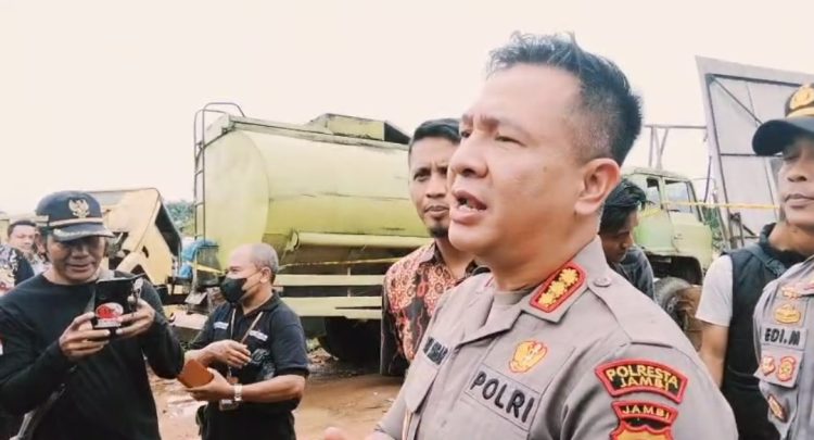 Kapolresta Jambi Kombes Pol Boy Siregar saat meninjau TKP. foto : gmsmedia.co.id