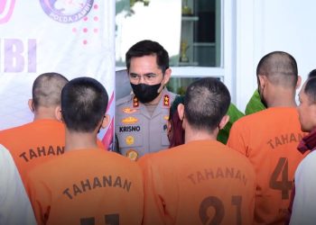 Kapolda Jambi Irjen Pol Krisno H. Siregar Saat Konferensi Pers, Selasa (28/5/2025). foto : humaspolda