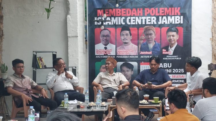 Diskusi publik bertajuk "Membedah Polemik Islamic Center Jambi" yang digelar di Kafe Ancua Harmoni, Selasa (17/6/2025). foto : syapul