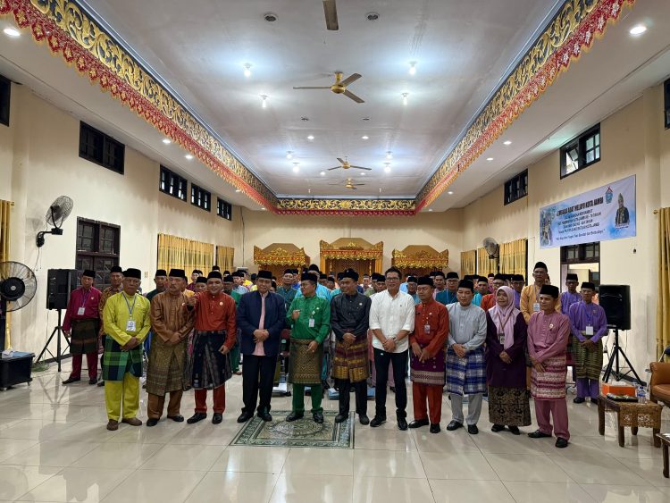 Bimtek) bagi Ketua Lembaga Adat Kelurahan dan Ketua Badan Musyawarah Adat RT se-Kota Jambi, yang berlangsung selama dua hari, Senin–Selasa (23–24 Juni 2025) di Aula Lembaga Adat Melayu (LAM) Kota Jambi.