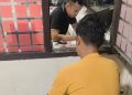Nukman (35), saat melaporkan AS ke Polsek Merlung. foto : gmsmedia