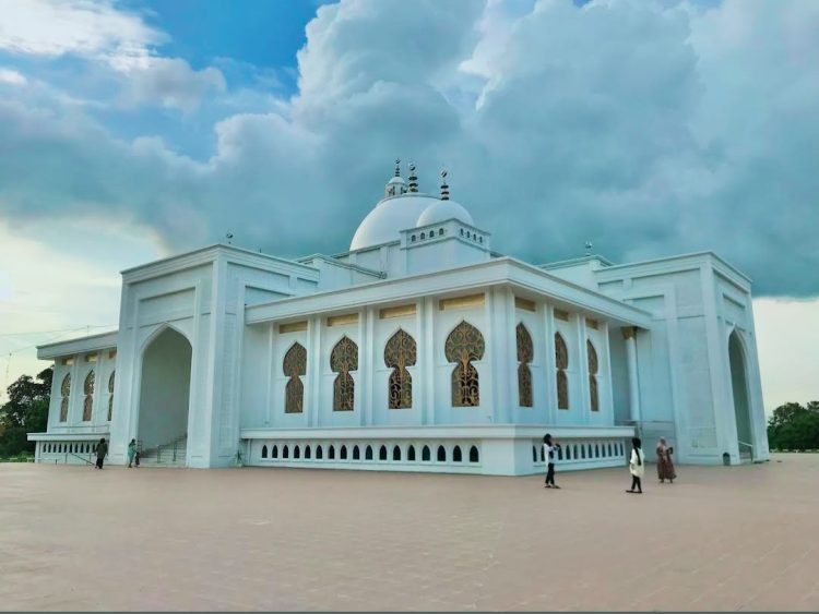 Masjid Agung Nur Addarajat di Kabupaten Tanjung Jabung Timur
. foto : gmsco.id