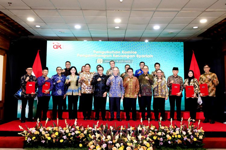 OJK Kukuhkan Komite Pengembangan Keuangan Syariah.foto : ojk