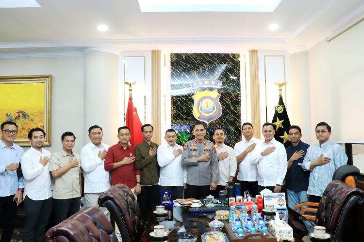 Himpunan Pengusaha Muda Indonesia (HIPMI) Provinsi Jambi melakukan audiensi dengan Kapolda Jambi Irjen Pol. Krisno H. Siregar, Kamis (31/7). foto: istimewa
