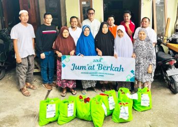 Ketua AAUI Cabang Jambi Amir Hamza bersama anggota foto bersama usai menyerahkan bantuan . foto : gmsmedia.co.id