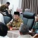Gubernur Alharis Memimpin Rapat Inventarisasi sumur-sumur minyak masyarakat yang tersebar di berbagai daerah di Provinsi Jambi.foto : humas  Rapat yang berlangsung di VIP Room Bandara Sultan Thaha Saifuddin, Senin (7/7/2025),