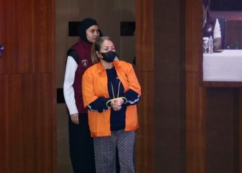 Helen saat akan mengikuti sidang di Pengadilan Negeri Jambi. foto : istimewa