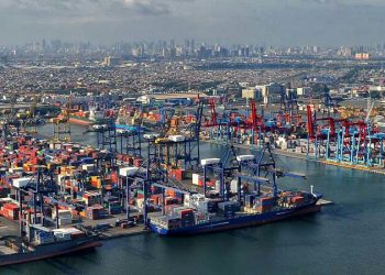 PT Pelabuhan Indonesia (Persero) atau Pelindo mencatat pertumbuhan arus peti kemas sebesar 6 persen year on year (YoY) pada semester I 2025. foto : pelindo