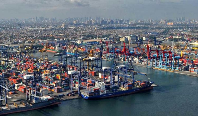 PT Pelabuhan Indonesia (Persero) atau Pelindo mencatat pertumbuhan arus peti kemas sebesar 6 persen year on year (YoY) pada semester I 2025. foto : pelindo
