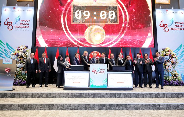 Peringatan 48 Tahun Diaktifkannya Kembali Pasar Modal Indonesia di Main Hall Bursa Efek Indonesia, Jakarta, Senin (11/8/2025). foto : ojk