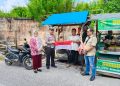 Ditintelkam Polda Jambi Bagi-bagi Bendera Merah Putih Sambut HUT RI ke-80. foto : istimewa