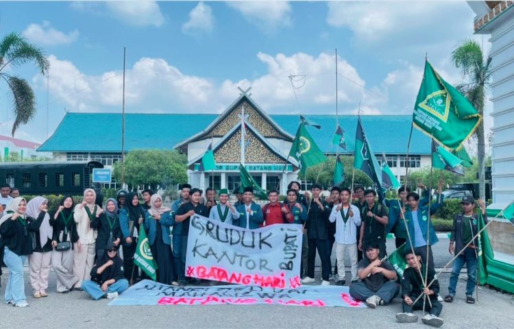 Aliansi dan Mahasiswa Batanghari Unjuk Rasa ke Pemkab Batanghari..foto : istimewa