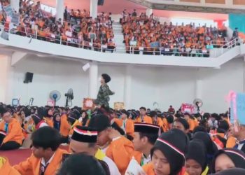 Aksi Mahasiswa Warnai pada acara PKKMB UNJA, mereka menolak PT SAS. foto : istimewa