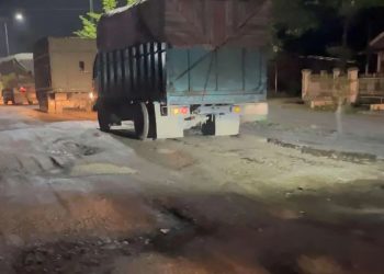 Warga Keluhkan Truk Batu Bara Melintas di Luar Jam Operasional