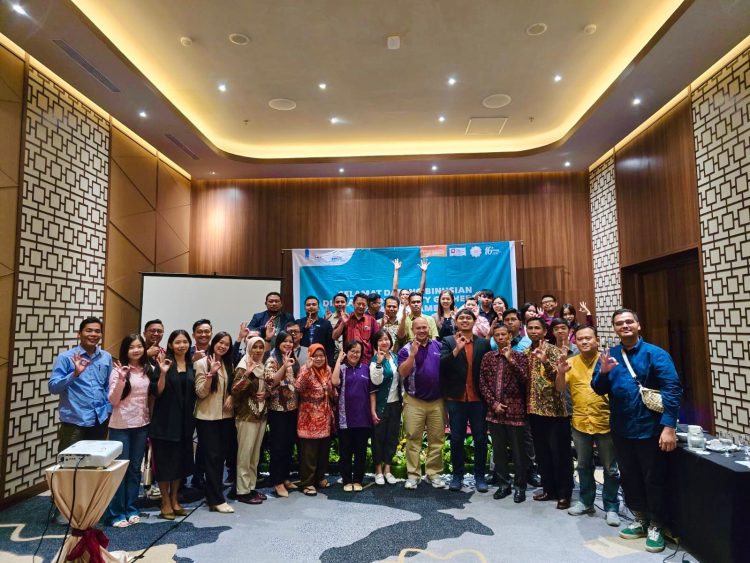 Industrial Sharing yang digelar BINUS Online di Hotel Aston Jambi, Minggu (21/9).