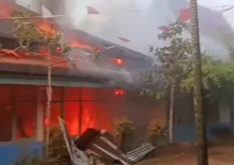 Kebakaran hebat melanda SMP Negeri 20 Kota Jambi di RT 44, Kelurahan Bakung Jaya, Kecamatan Paal Merah, Rabu (10/9/2025) pagi